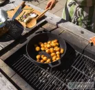 FISKARS Norden öntöttvas grill edény, fedővel (30 cm) 1066430