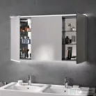 Geberit OPTION PLUS 120x70 cm-es 3 ajtós tükrös szekrény LED világítással,külső/belső tükörrel 500.592.00.1
