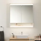 Geberit ONE 90x90 cm-es kétajtós tükrös szekrény ComfortLight világítással,nyitott polccal,fehér/porszórt alumínium 505.833.00.2