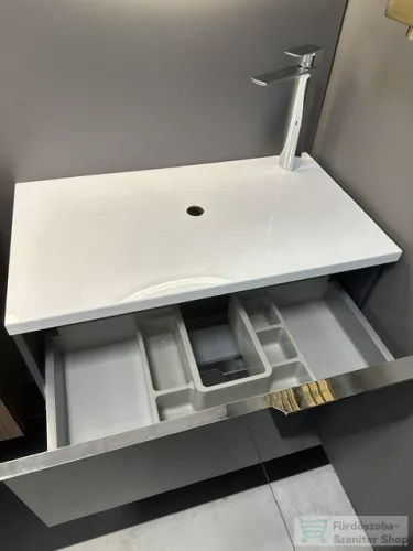 BEMUTATÓTERMI AREZZO design MONTEREY 80 alsószekrény (fényes antracit) + mosdópult (fényes fehér) + 2db fogantyú (króm) (esztétikai sérült pult)