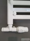 AREZZO design SPEARPEX termosztátos radiátor szelep, fehér, jobb AR-SPEARPEX-W-R