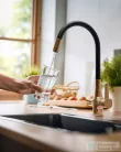 Invena GLAMOUR konyhai csaptelep, álló, flexibilis kifolyóval, pult alá szerelhető vízszűrővel, fekete-réz BZ-02-F15-V